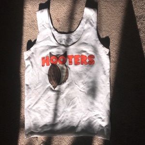 Hooters tank top